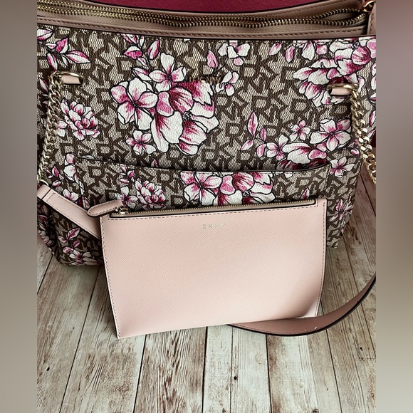 DKNY bag - Picture 1 of 8